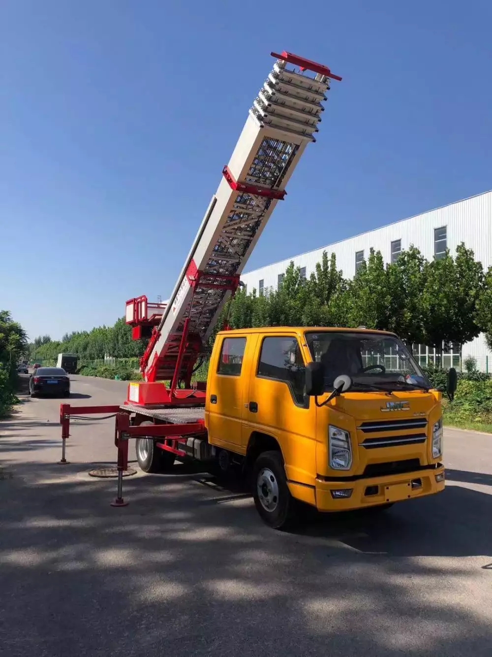 阳日镇附近的云梯车出租服务：轻松解决高空作业需求