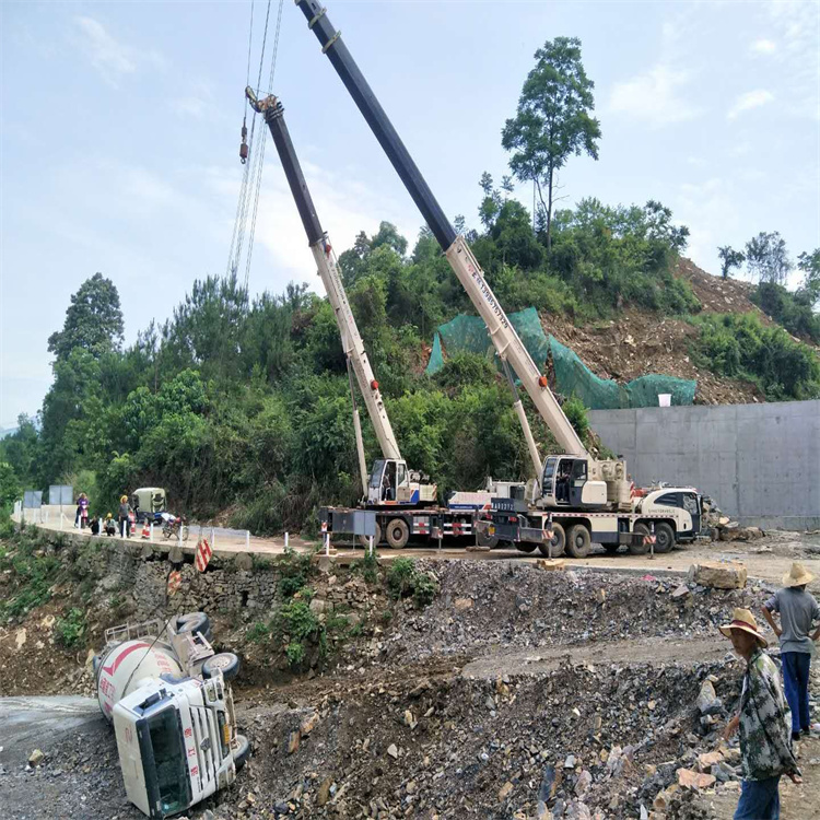 阳日镇汽车掉沟里叫吊车救援要多少钱